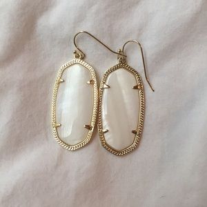Kendra Scott Elle Earrings in White Pearl